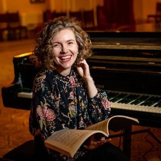 Alexa Stier -Pianist-